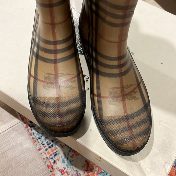 Burberry haymarket rain boots size 8.5 - Picture 5 of 9